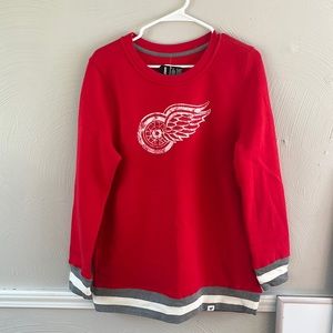 Red wings sweatshirt crew neck